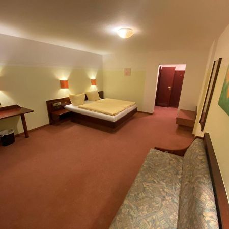 Hotel Goldener Loewe Zeulenroda-Triebes ภายนอก รูปภาพ