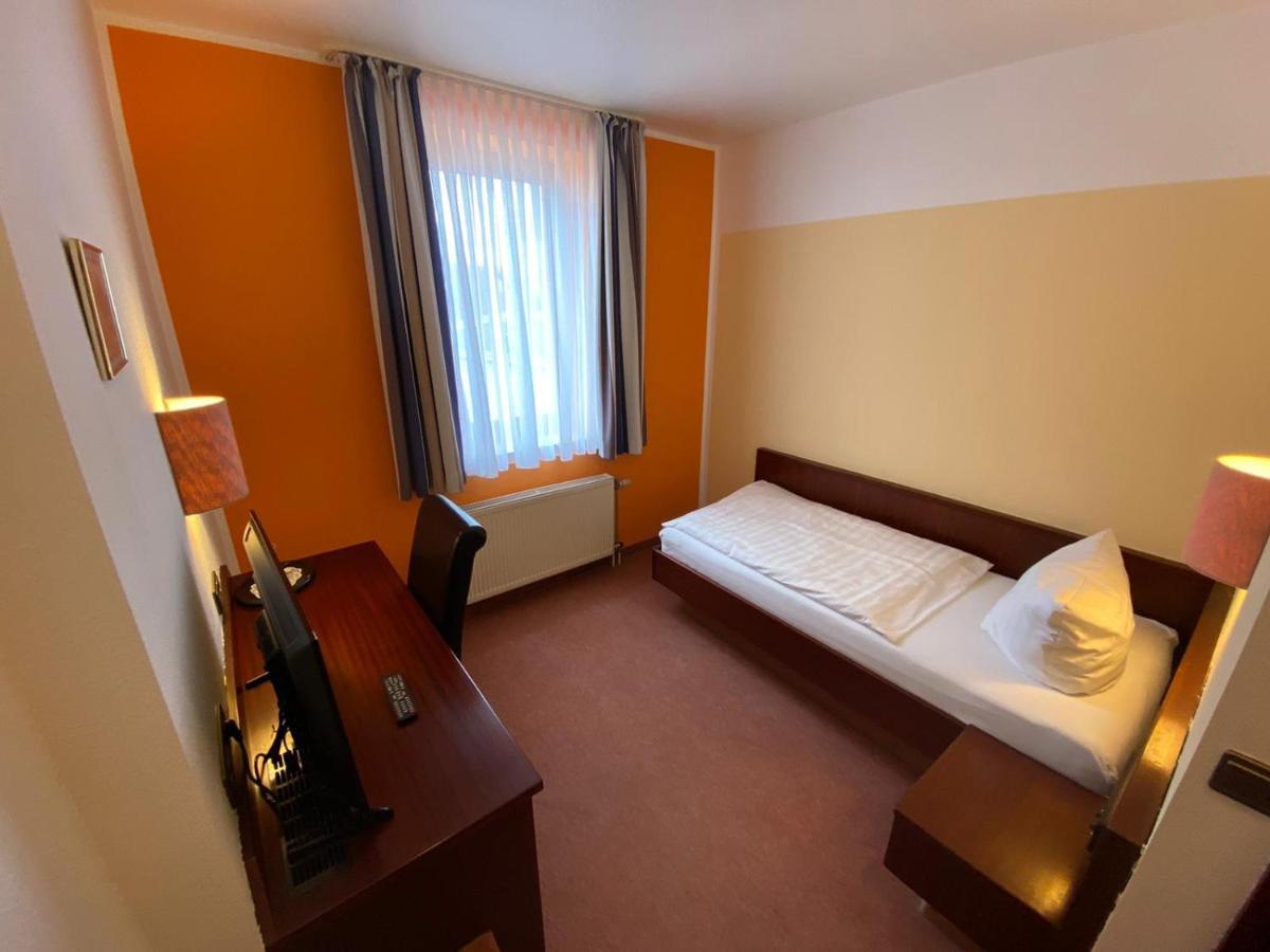 Hotel Goldener Loewe Zeulenroda-Triebes ภายนอก รูปภาพ